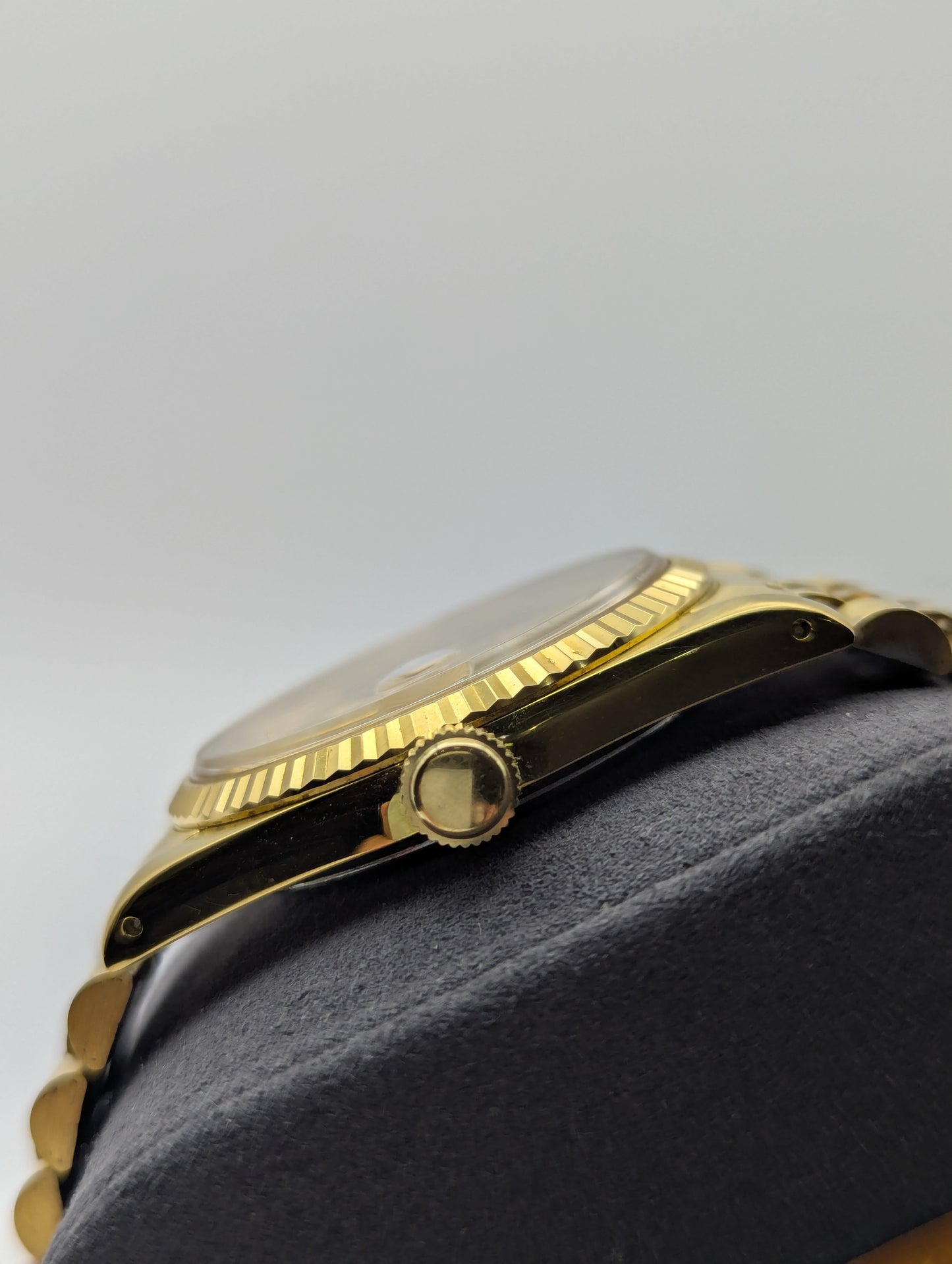 Elgin FKA125 Day-Date Quartz Deluxe