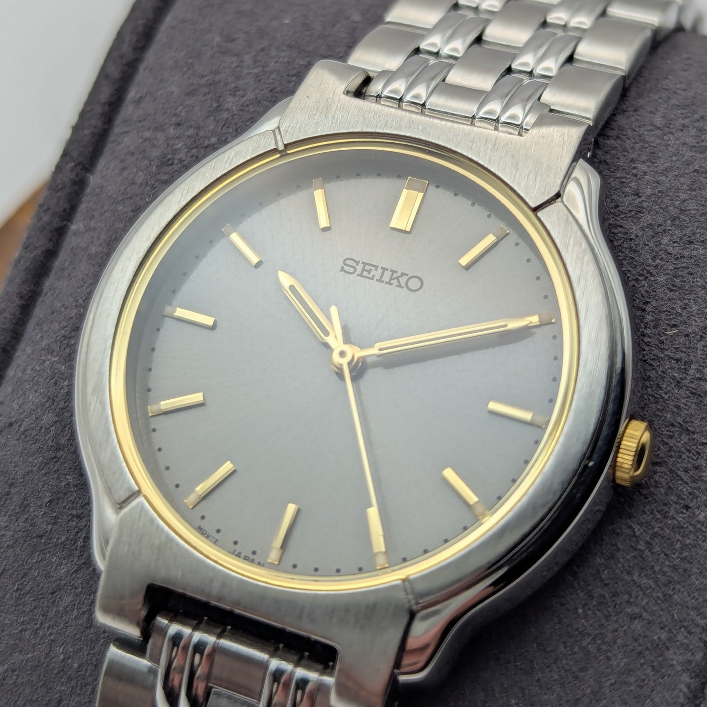 Seiko Quartz V701-2850