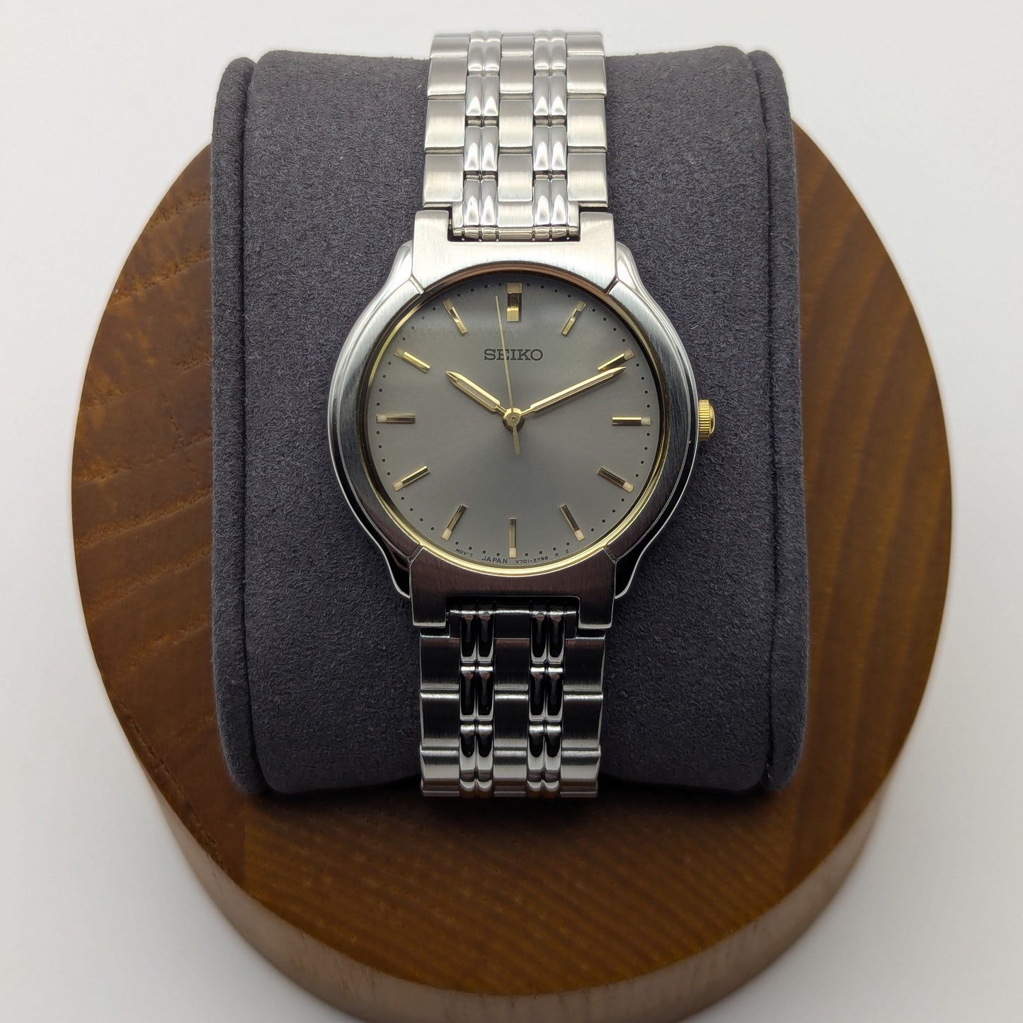 Seiko Quartz V701-2850