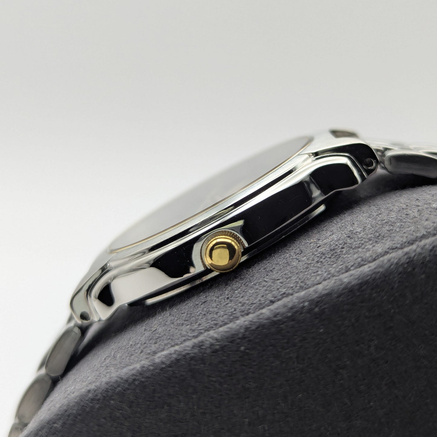 Seiko Quartz V701-2850