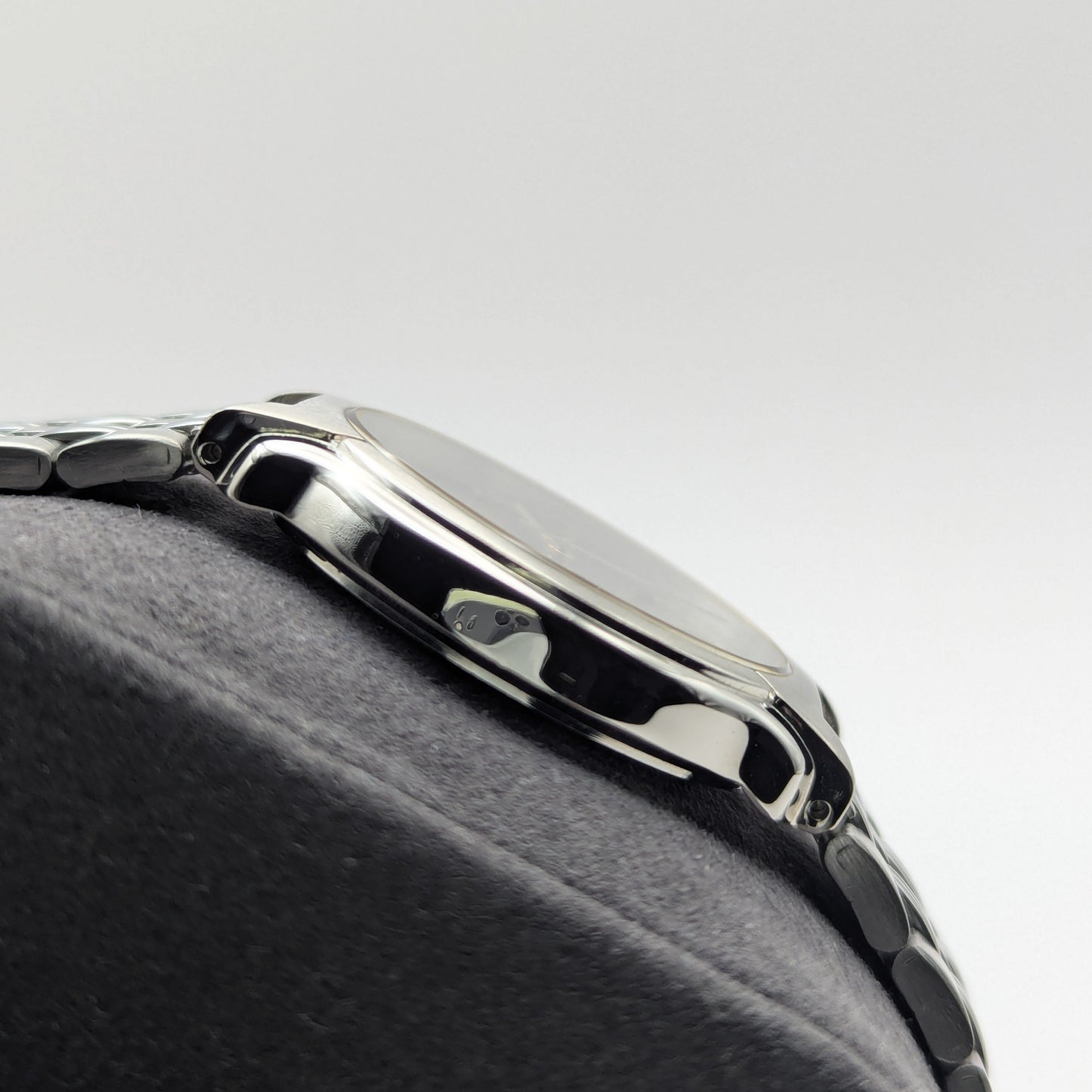 Seiko Quartz V701-2850