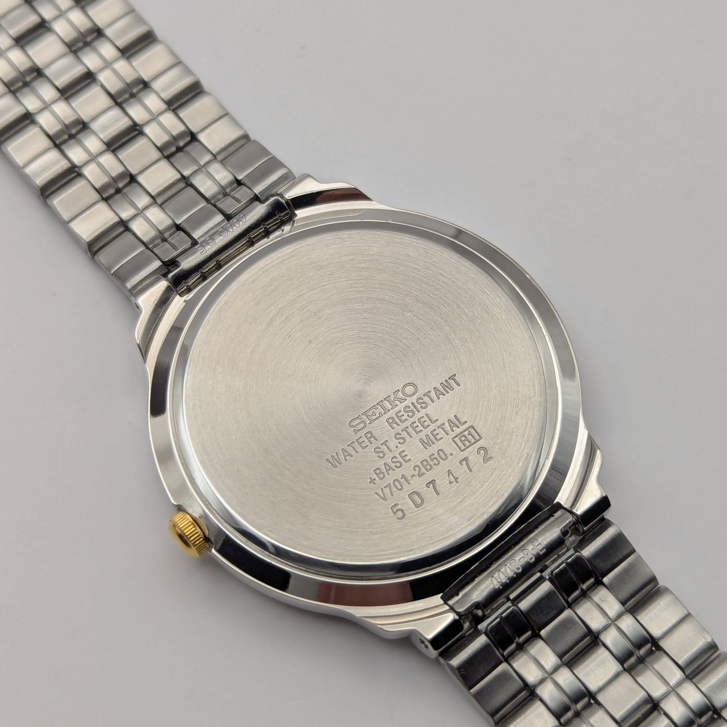 Seiko Quartz V701-2850