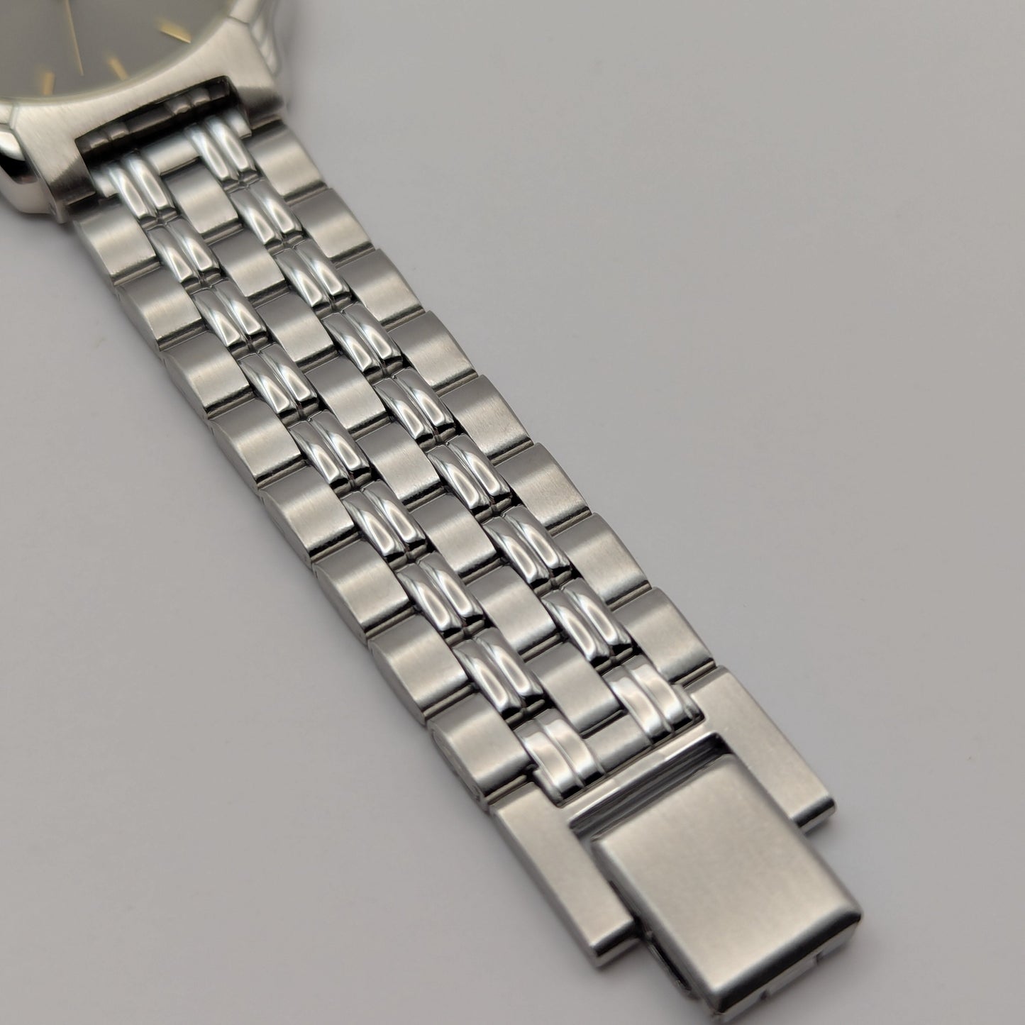 Seiko Quartz V701-2850