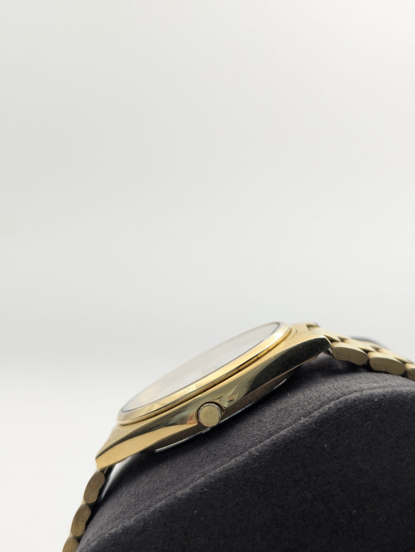 Seiko SQ 5Y23-8A11